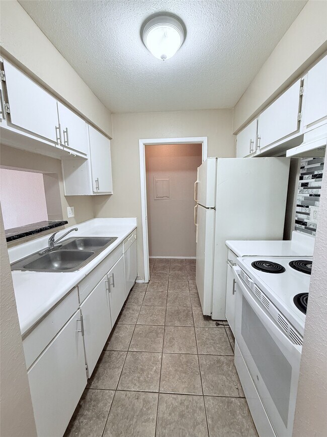 Building Photo - 12655 Ashford Meadow Dr