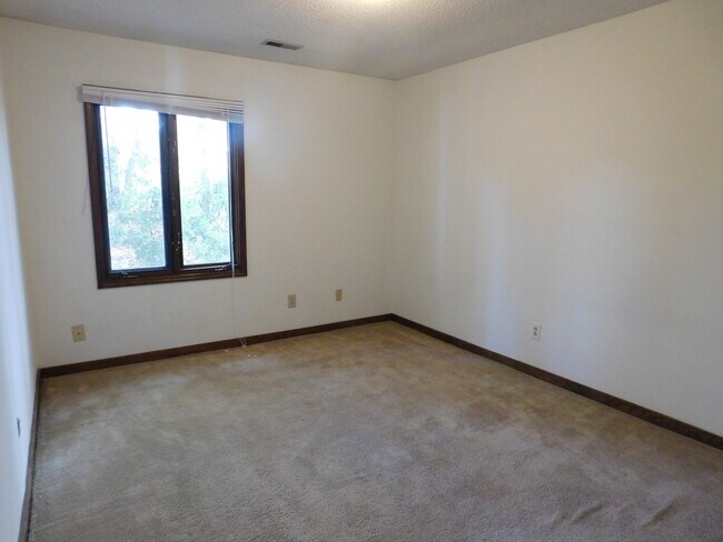 Building Photo - 1524 College Way