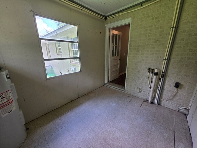Building Photo - Nice Home with Fenced Yard
