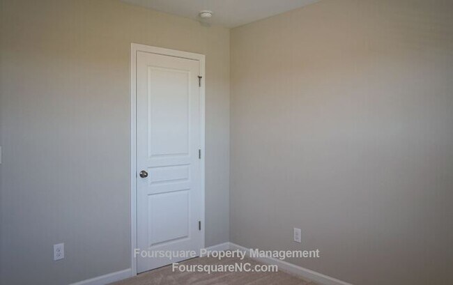 Building Photo - Modern 3-Story Townhome with Entry-Level Bonus Room, Back Deck & Garage , Community Pool in North...