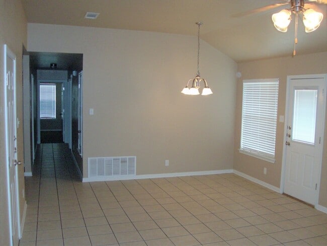 Building Photo - 4903 Heather Ln