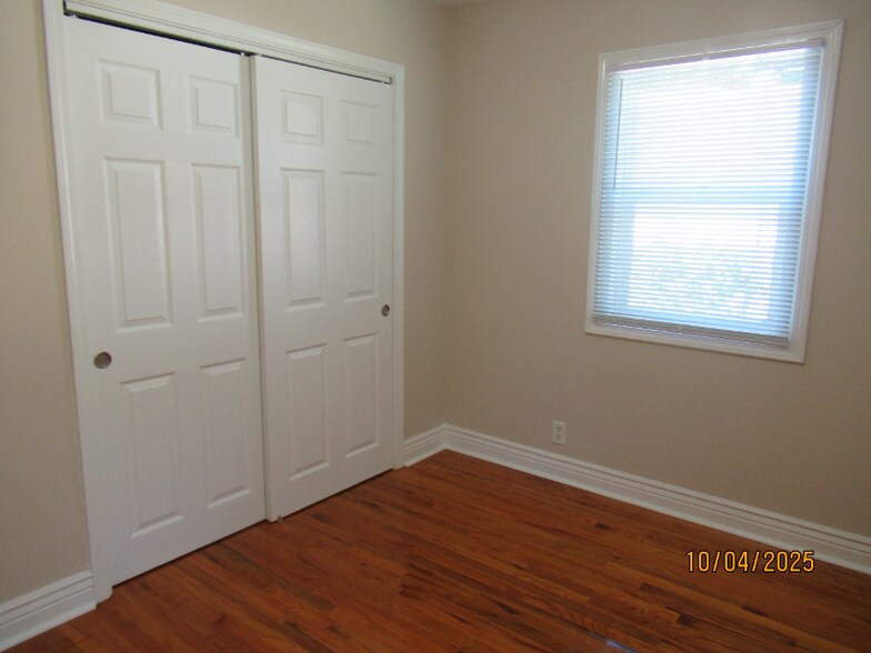 Building Photo - 400 Watrous Ave