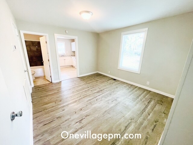 Bedroom - 909 Harris St