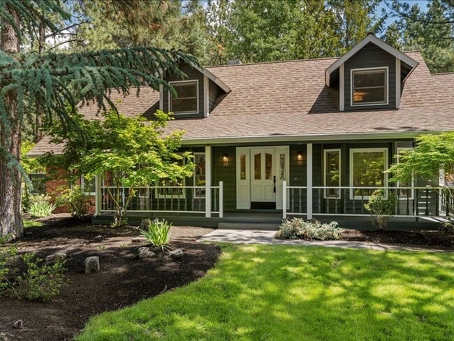 Building Photo - Stunning Custom Home 4 Bedroom in the Gate...
