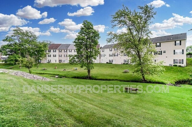 Building Photo - 1109 N Byrne Rd