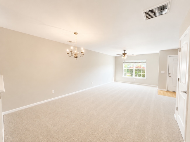Building Photo - 2 bedroom 2.5 bath townhome in Spring Lakes