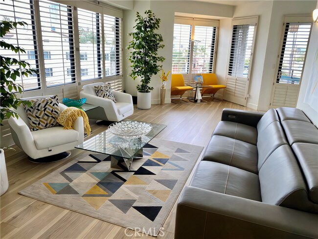 Living Room - 1310 E Ocean Blvd