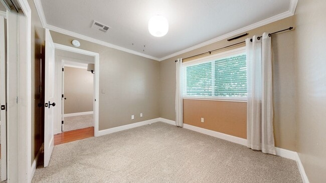 Building Photo - Charming Cottage Home In Central Redwood City - 3D Tour