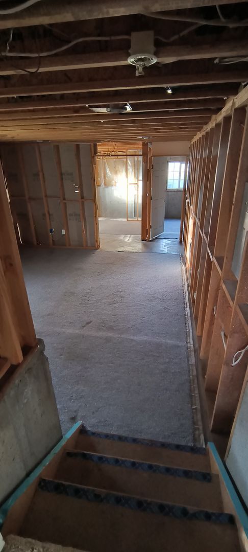 Building Photo - Spacious single family home in a quiet neighborhood