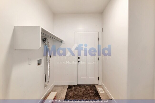 Building Photo - 5BD/3BTH/2GAR - Great space - Lehi Living