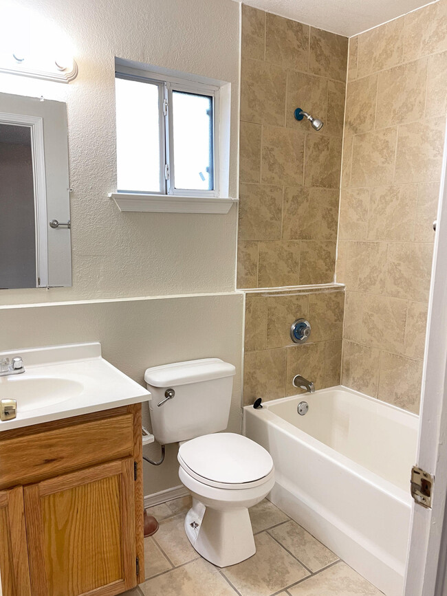 Building Photo - 4016 Moonlight Ave