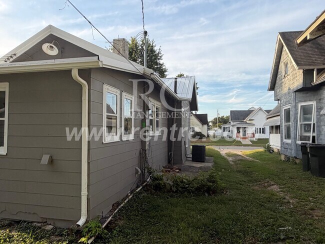 Building Photo - 121 Warrington-