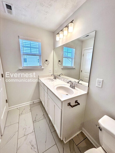 Building Photo - 328 Raines Ct