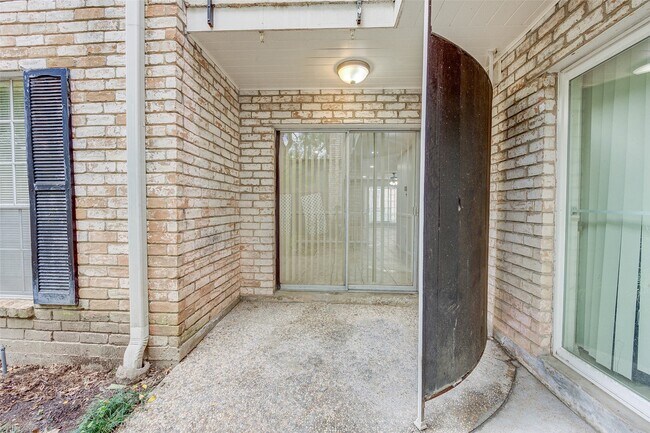 Building Photo - 7900 Westheimer Rd