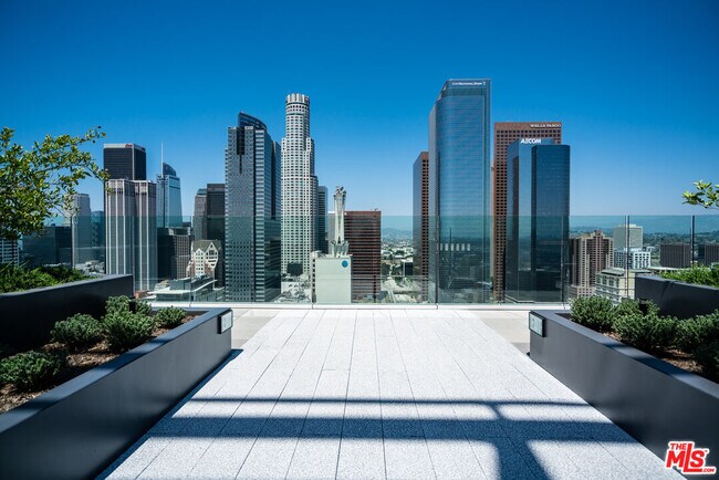 Building Photo - Perla