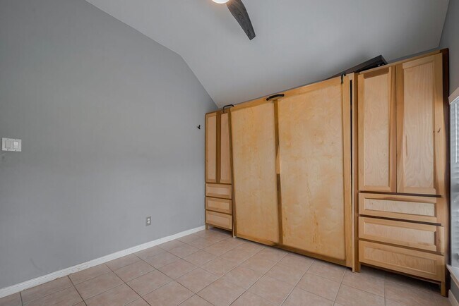 Building Photo - 311 N Esplanade Ln
