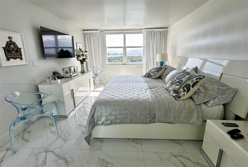 Building Photo - 6770 Indian Creek Dr