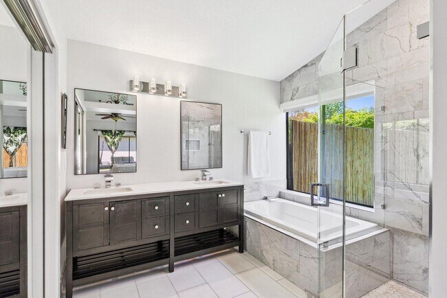 Building Photo - 10581 Mendocino Ln