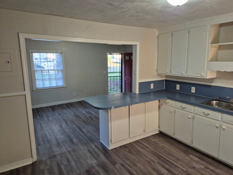 Building Photo - 3251 Meadow Ln