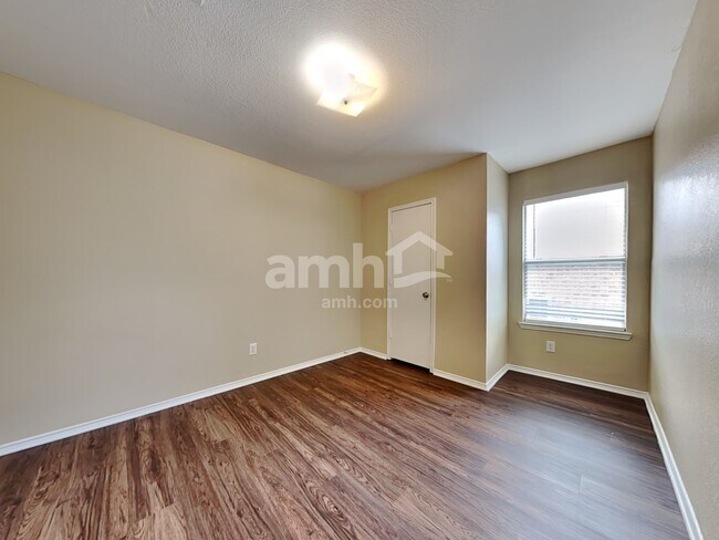 Building Photo - 3525 Beatriz Dr