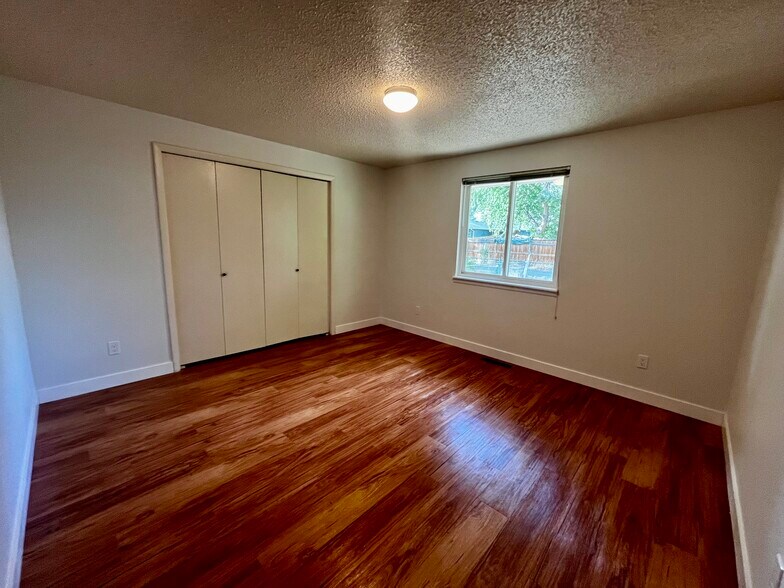 Master - 216 E Saint Clair Ave