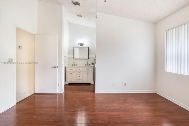Building Photo - 3952 Cocoplum Cir