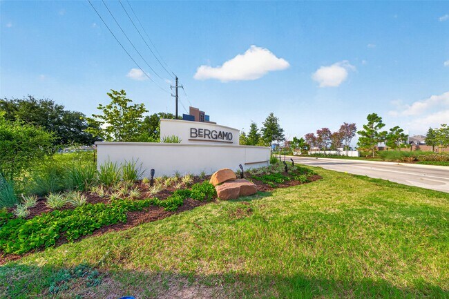 Building Photo - 23639 Red Rowan Ln