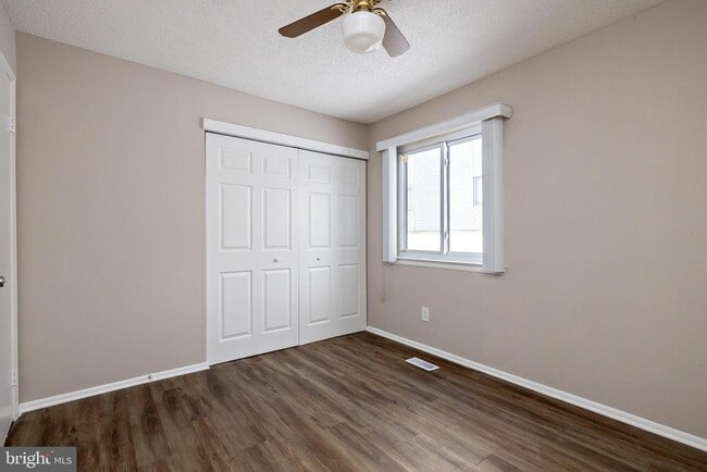 Building Photo - 211 Woodhollow Dr