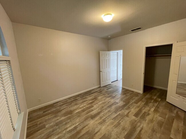 Building Photo - 3 bedroom 2 bath, Mission Ranch Neighborhood, Turnkey ready to move in.
