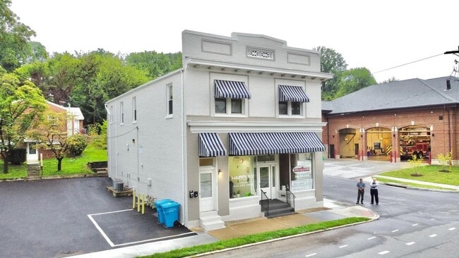 Building Photo - Downtown Loft