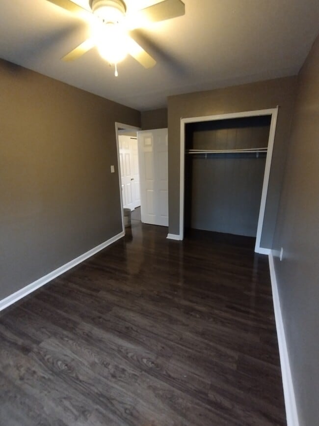 Building Photo - 1102 Capri Dr