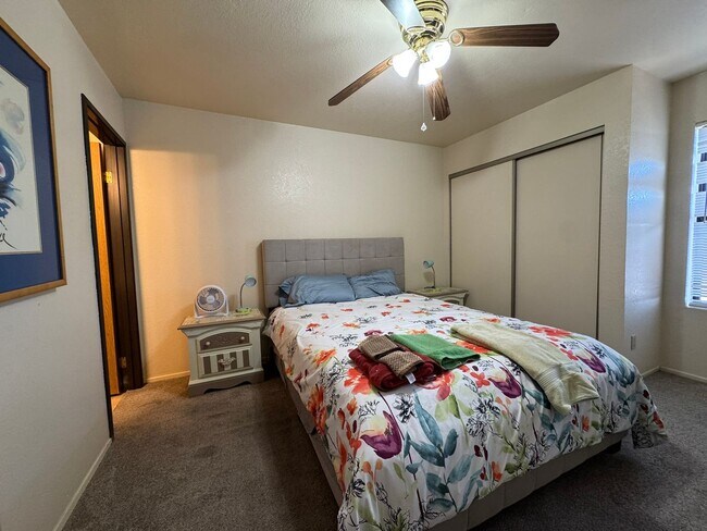 Building Photo - 2BR 2 BA Furnished  Condo across from Colorado Rivergated entry