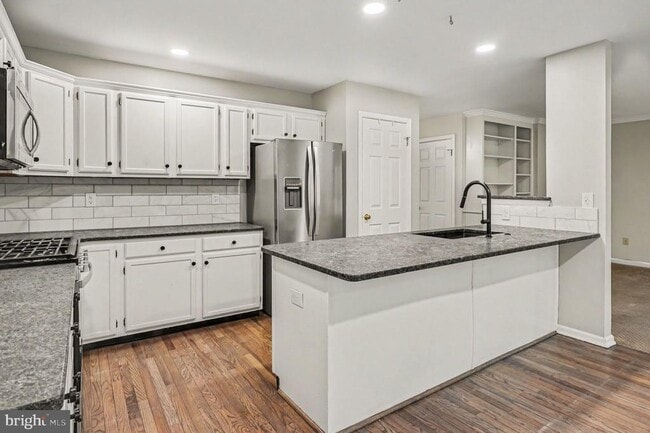 Building Photo - 120 Medinah Dr
