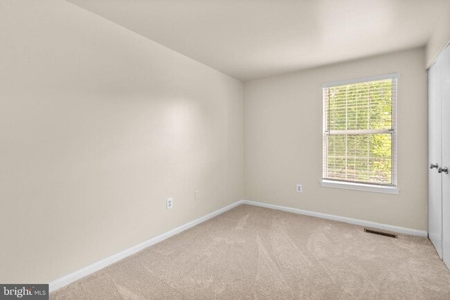 Building Photo - 13 Dinsdale Ct
