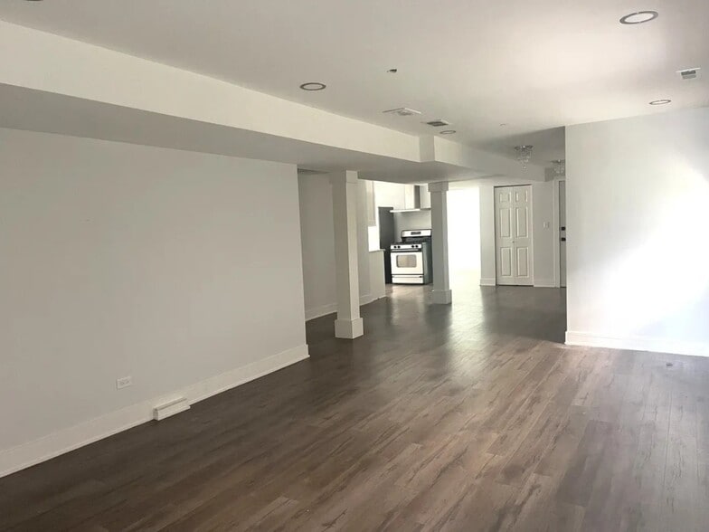 Building Photo - 2252 N Monticello Ave