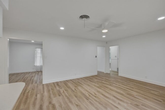 Building Photo - 1705 Elmhurst Dr