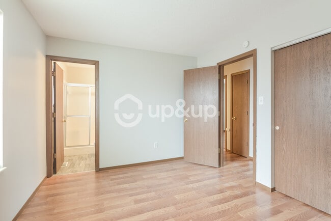 Building Photo - Fantastic 3bd/2ba home! Coming soon!