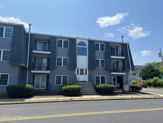 Building Photo - 98 Beachway Ave