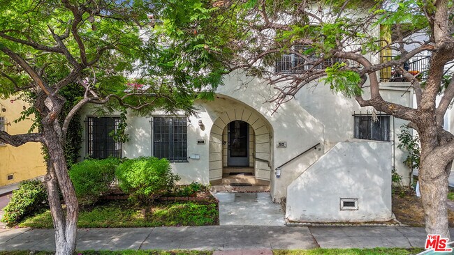 Building Photo - 351 N Sierra Bonita Ave