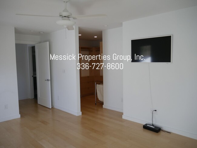 Building Photo - Contemporary - Washington Park Area!