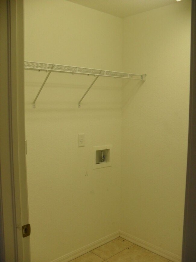 Building Photo - 1950-1952 Laverna Ave