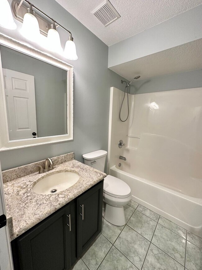 Building Photo - 918 Claeven Cir