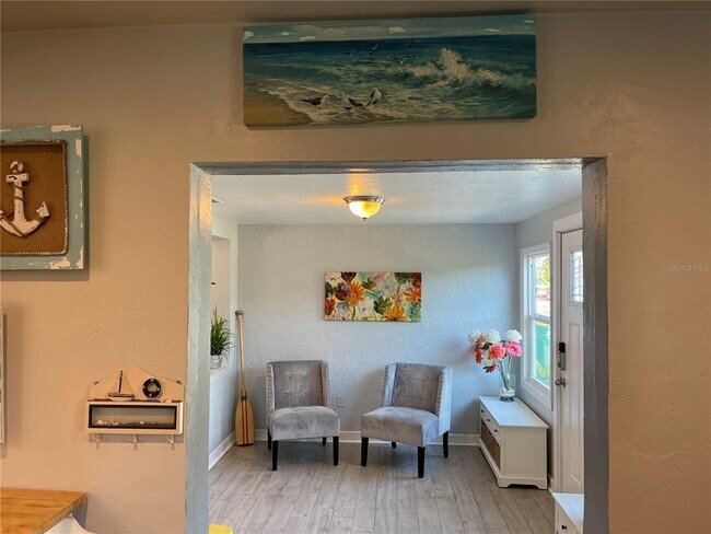 Building Photo - 1329 Royal Palm Dr S