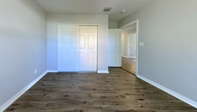 Building Photo - 3841 16th Ave S