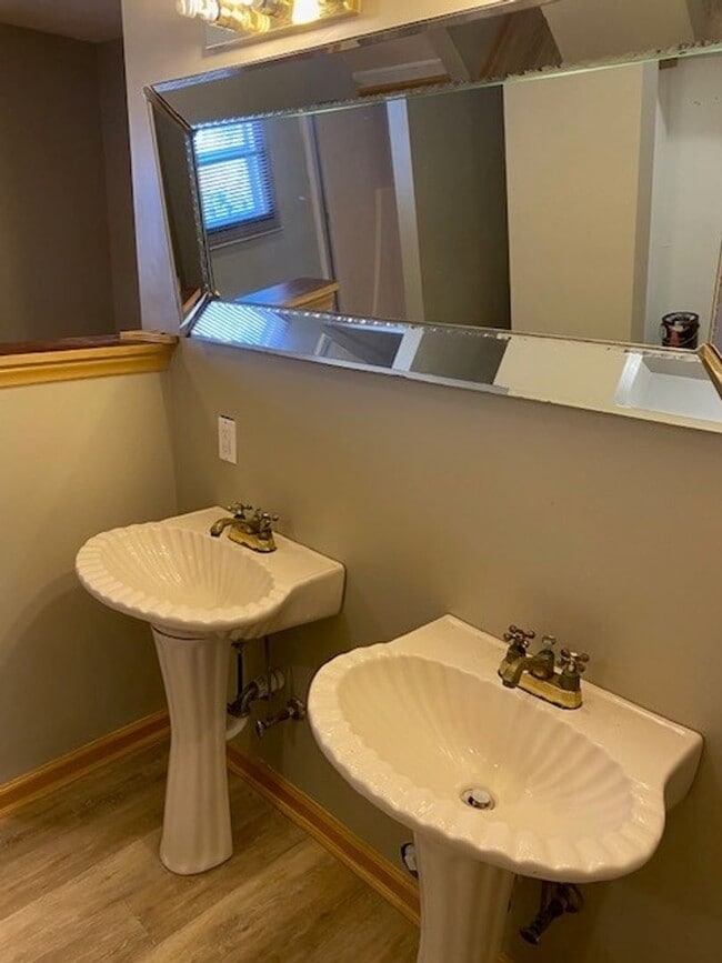 Building Photo - Introducing a charming 3-bedroom, 2-bathroom house located in the desirable Carolina Beach, NC.