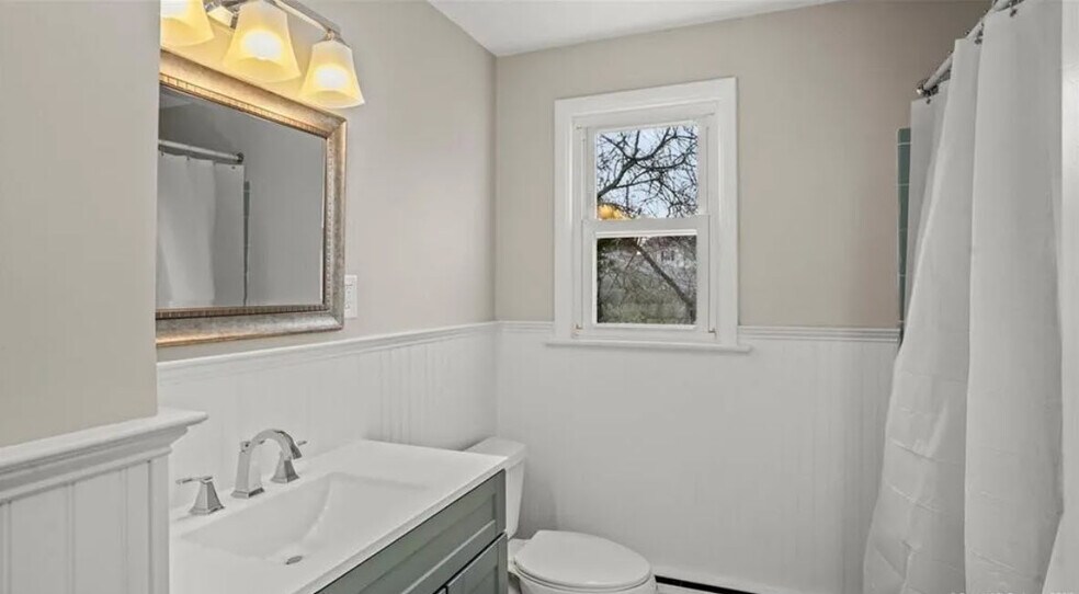 Building Photo - 28 Leuvine St