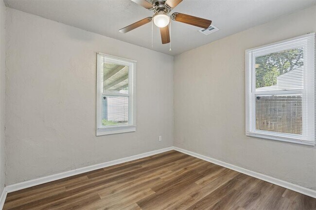 Building Photo - 510 N Marshall Dr