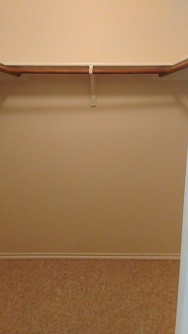 Building Photo - 1721 Baxter Springs Dr