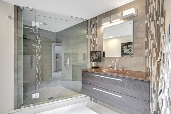 Building Photo - 4301 N Ocean Blvd