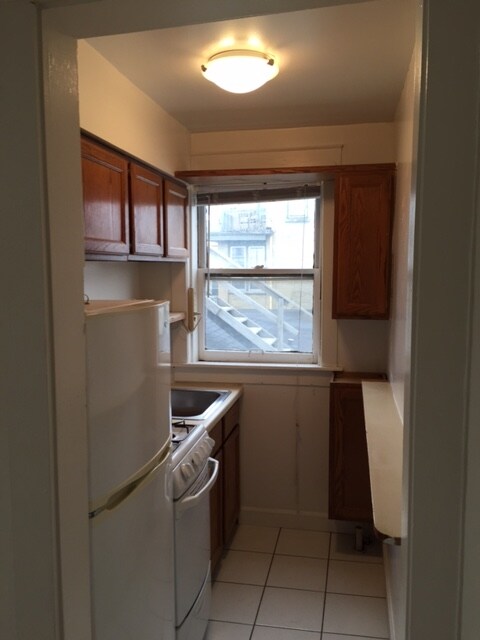Building Photo - 719 Knapp